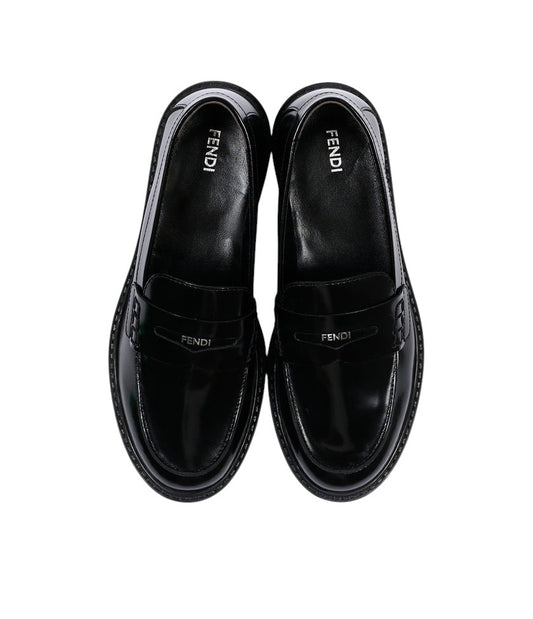 Mocassino in pelle nero con stampa logo Fendi a contrasto