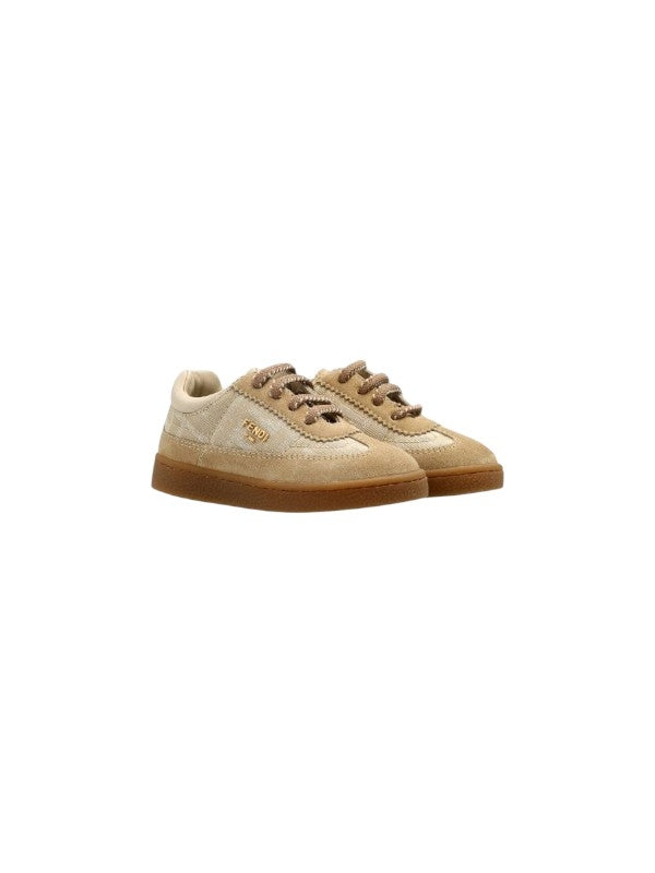 Scarpe beige con dettagli in metallo logo Fendi