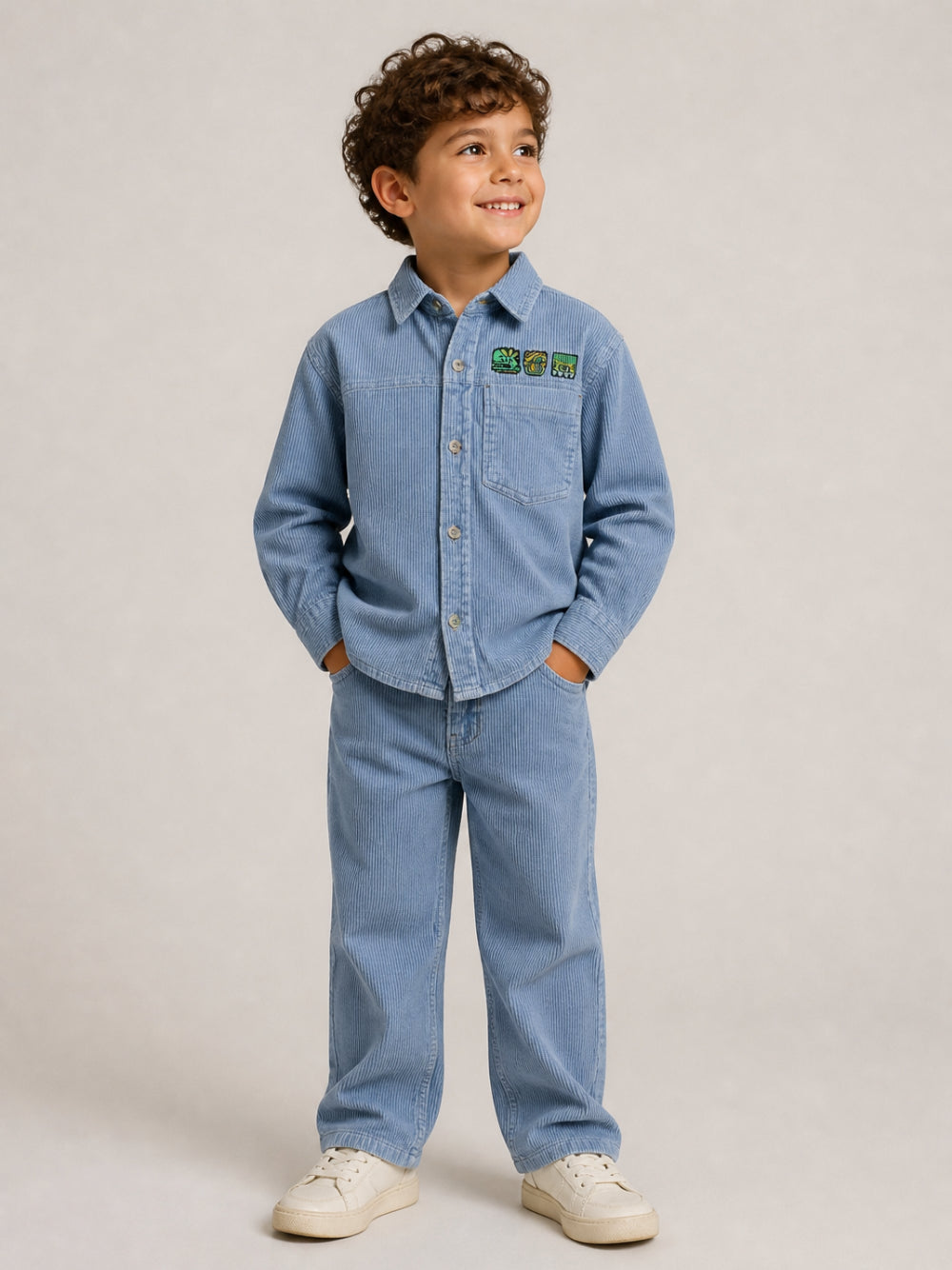Pantalone a costine in velluto azzurro con dettagli logo Billieblush