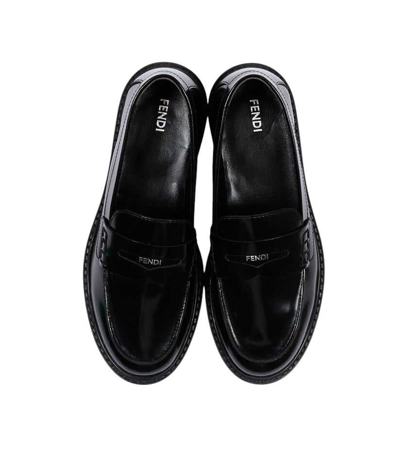 Mocassino in pelle nero con stampa logo Fendi a contrasto