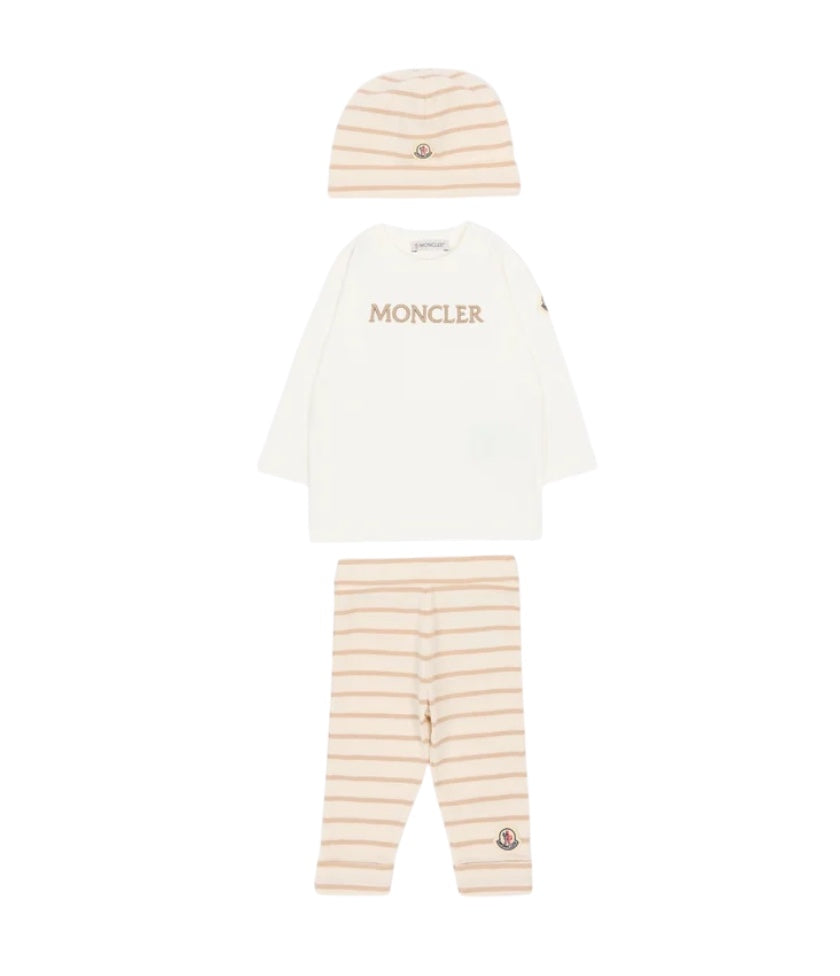 Completo t-shirt, cappello e pantalone bianco e beige Moncler