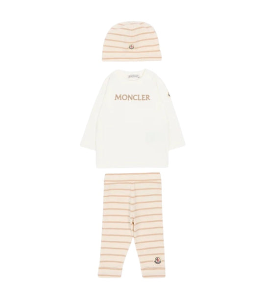 Completo t-shirt, cappello e pantalone bianco e beige Moncler