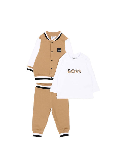 Completo tre pezzi marrone con dettagli logo Boss